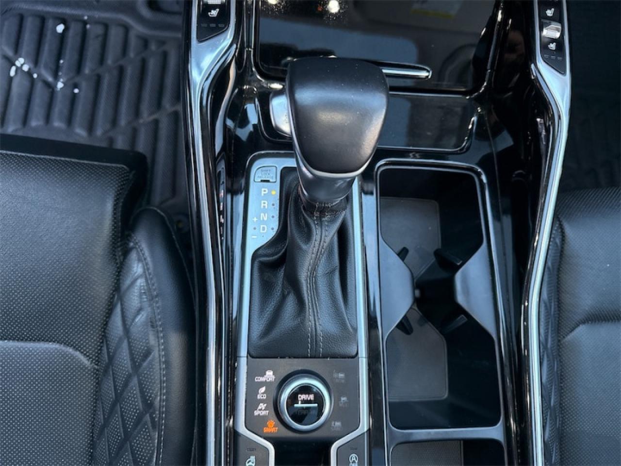 2022 Kia Sorento SX  Panoramic Sunroof - $248 B/W Photo