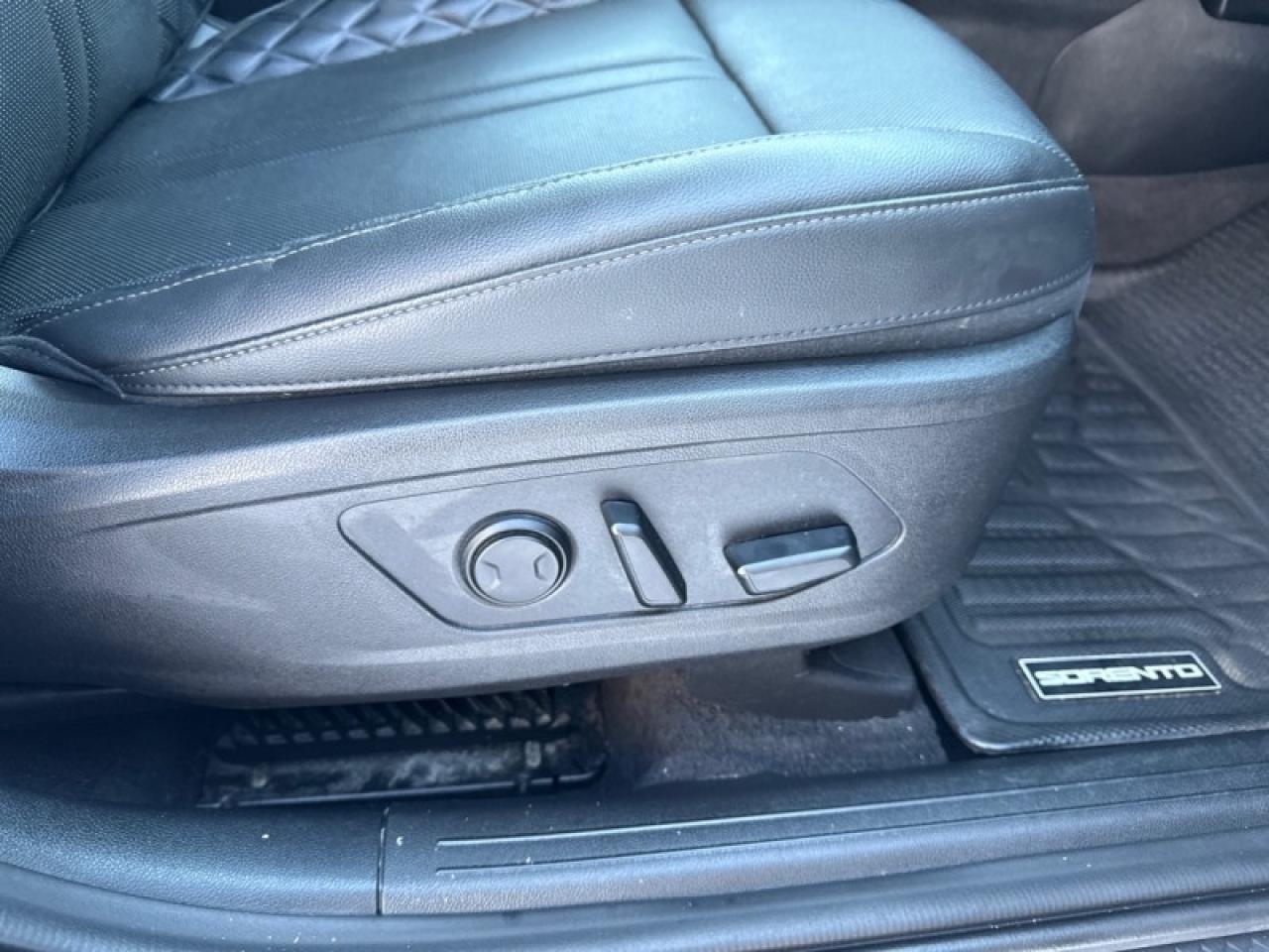 2022 Kia Sorento SX  Panoramic Sunroof - $248 B/W Photo