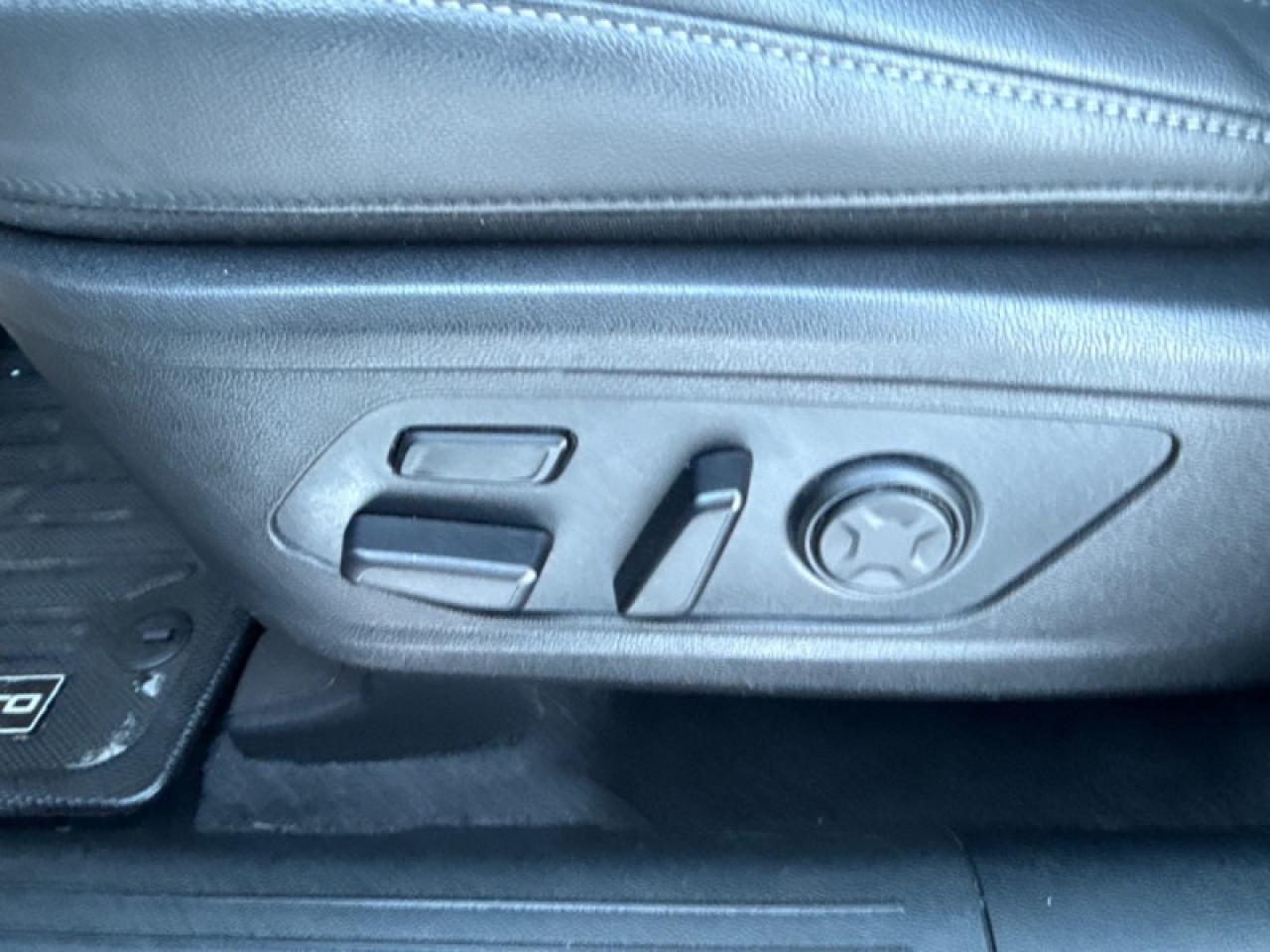 2022 Kia Sorento SX  Panoramic Sunroof - $248 B/W Photo