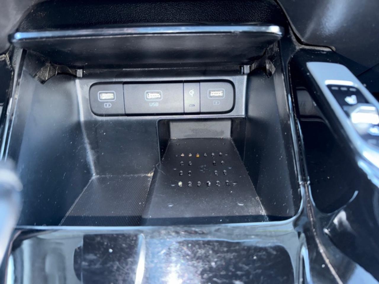 2022 Kia Sorento SX  Panoramic Sunroof - $248 B/W Photo