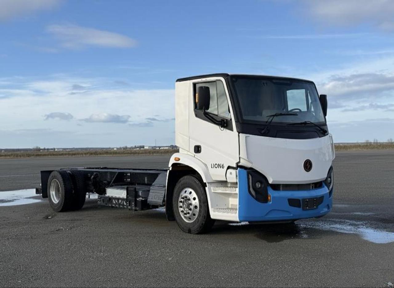 2022 Lion Lion6 electric cab and chassis featuring air brakes and powered by BMW batteries. This fully electric commercial platform has only 3,494 km and is equipped with cruise control, Webasto heater, power group, and AM/FM/CD radio. The GVWR is rated at 11,793 kg (26,000 lb), with a 12,500 lb front axle and 21,000 lb rear axle. Frame length from cab to end measures 25 ft 10 in, with a 16 ft 4 in cab-to-axle distance. This item is currently OFFSITE. You must register an appointment with our office to schedule an offsite viewing. Appointments must be made a minimum of one business day in advance (and as defined by the days that Repo.com is open for business) before your appointment can be scheduled and confirmed. We may, at our own discretion, instead opt to transport smaller items to Repo.coms main yard for viewing purposes.  $38,890.00 plus $375 processing fee, $39,265.00 total payment obligation before taxes.   Listing report, warranty, contract commitment cancellation fee, financing available on approved credit (some limitations and exceptions may apply). All above specifications and information is considered to be accurate but is not guaranteed and no opinion or advice is given as to whether this item should be purchased. We do not allow test drives due to theft, fraud, acts of vandalism and undetectable impaired driving. Instead we provide the following benefits: Complimentary Warranty (with options to extend), Limited Money Back Satisfaction Guarantee on Fully Completed Contracts, Contract Commitment Cancellation, and an Open-Ended Sell-Back Option. Ask seller for details or call 604-522-REPO(7376) to confirm listing availability.