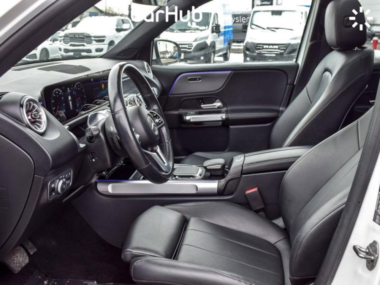 2022 Mercedes-Benz G-Class GLB 250 4MATIC Pano sunroof Heated front Seats Photo