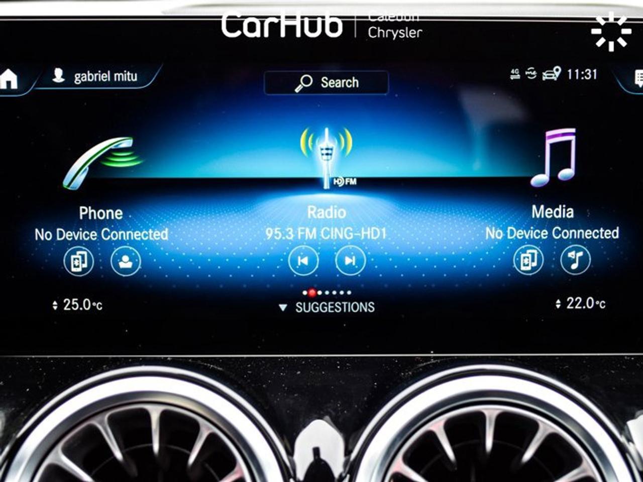 2022 Mercedes-Benz G-Class GLB 250 4MATIC Pano sunroof Heated front Seats Photo