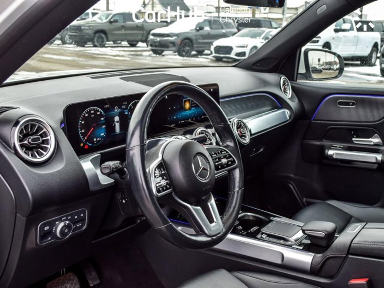 2022 Mercedes-Benz G-Class GLB 250 4MATIC Pano sunroof Heated front Seats Photo