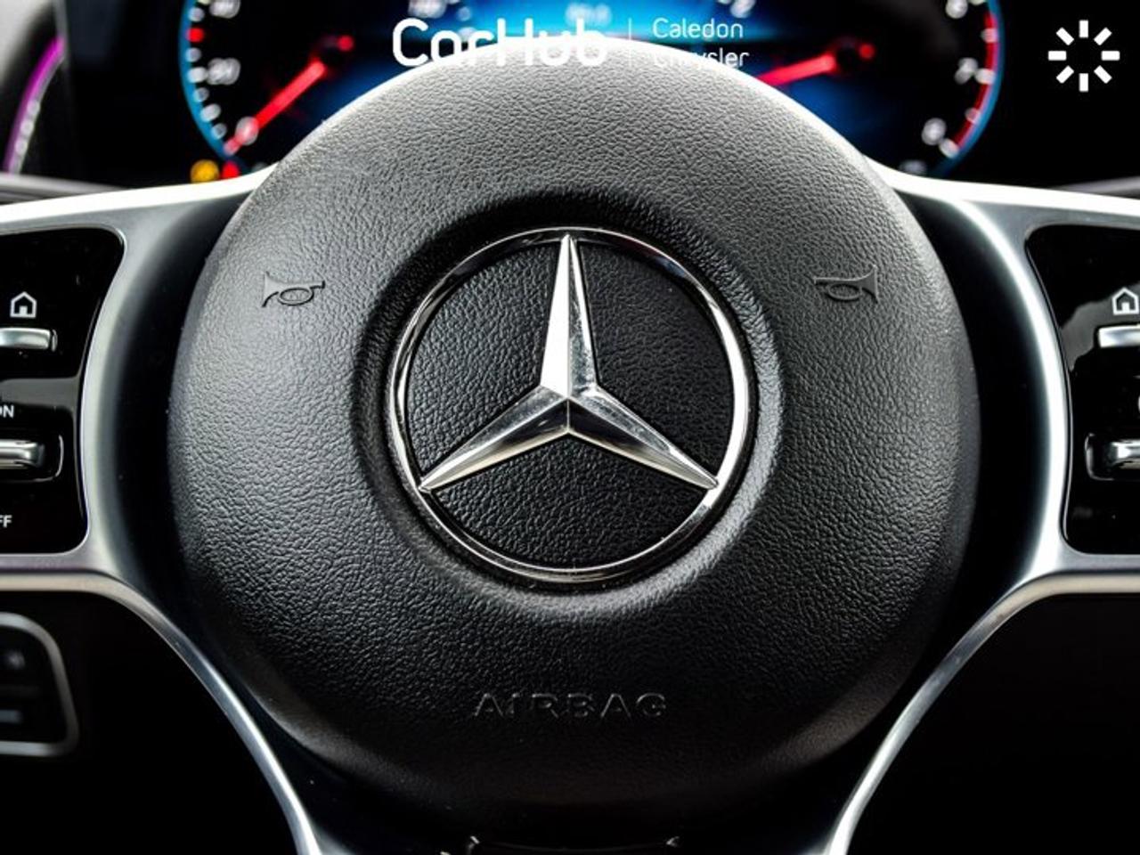 2022 Mercedes-Benz G-Class GLB 250 4MATIC Pano sunroof Heated front Seats Photo