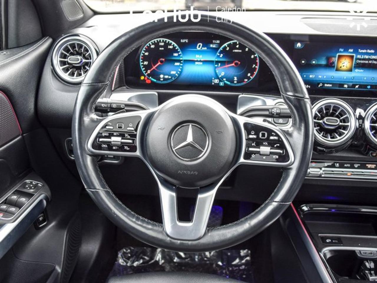 2022 Mercedes-Benz G-Class GLB 250 4MATIC Pano sunroof Heated front Seats Photo