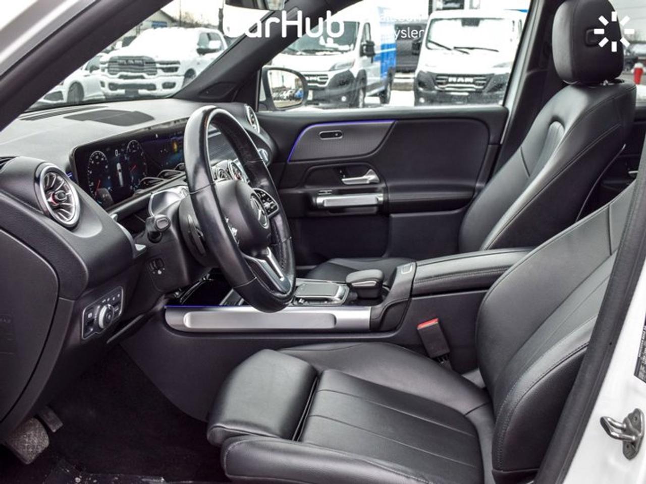 2022 Mercedes-Benz G-Class GLB 250 4MATIC Pano sunroof Heated front Seats Photo