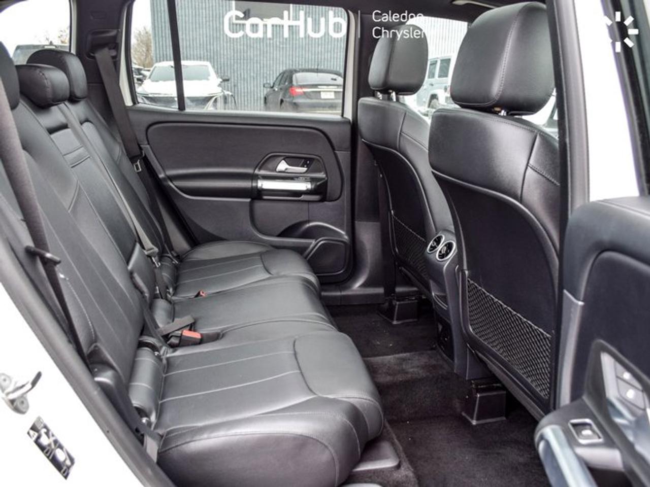 2022 Mercedes-Benz G-Class GLB 250 4MATIC Pano sunroof Heated front Seats Photo