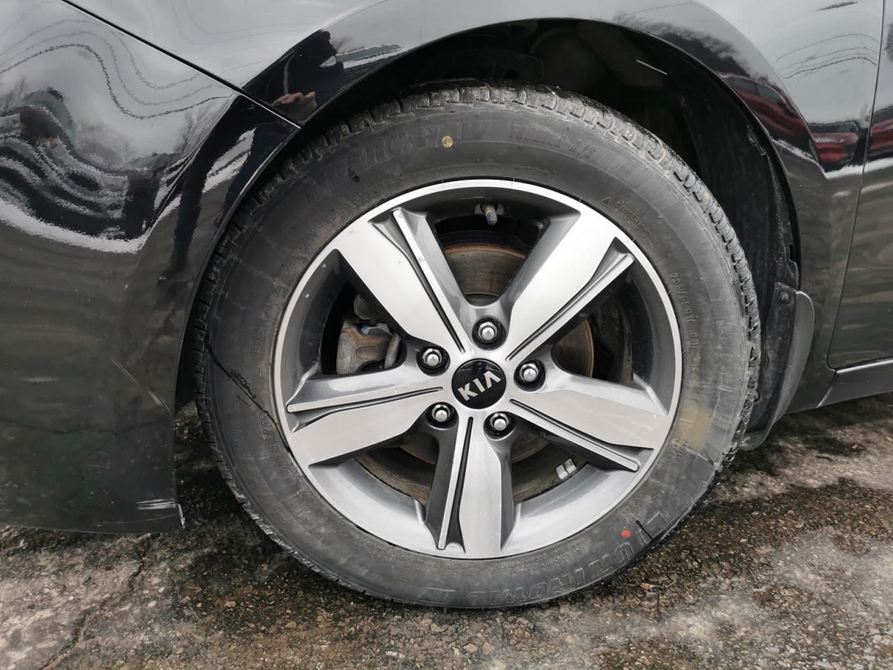 2018 Kia Forte LX - Photo #9