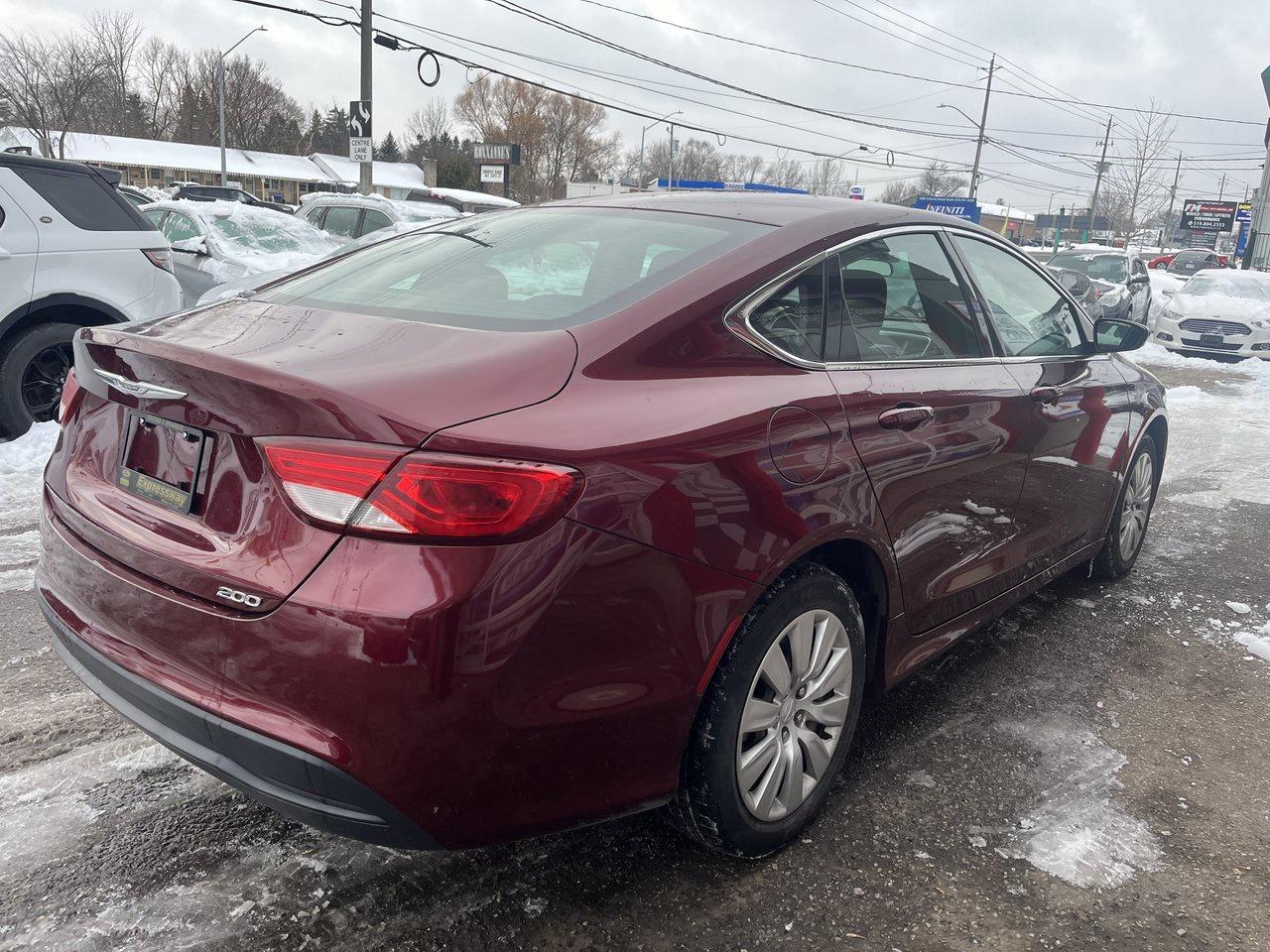 2016 Chrysler 200 LX Photo3