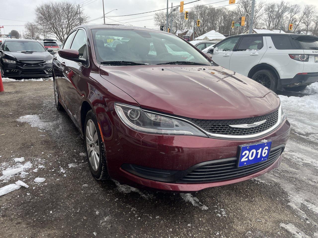 2016 Chrysler 200 LX Photo2