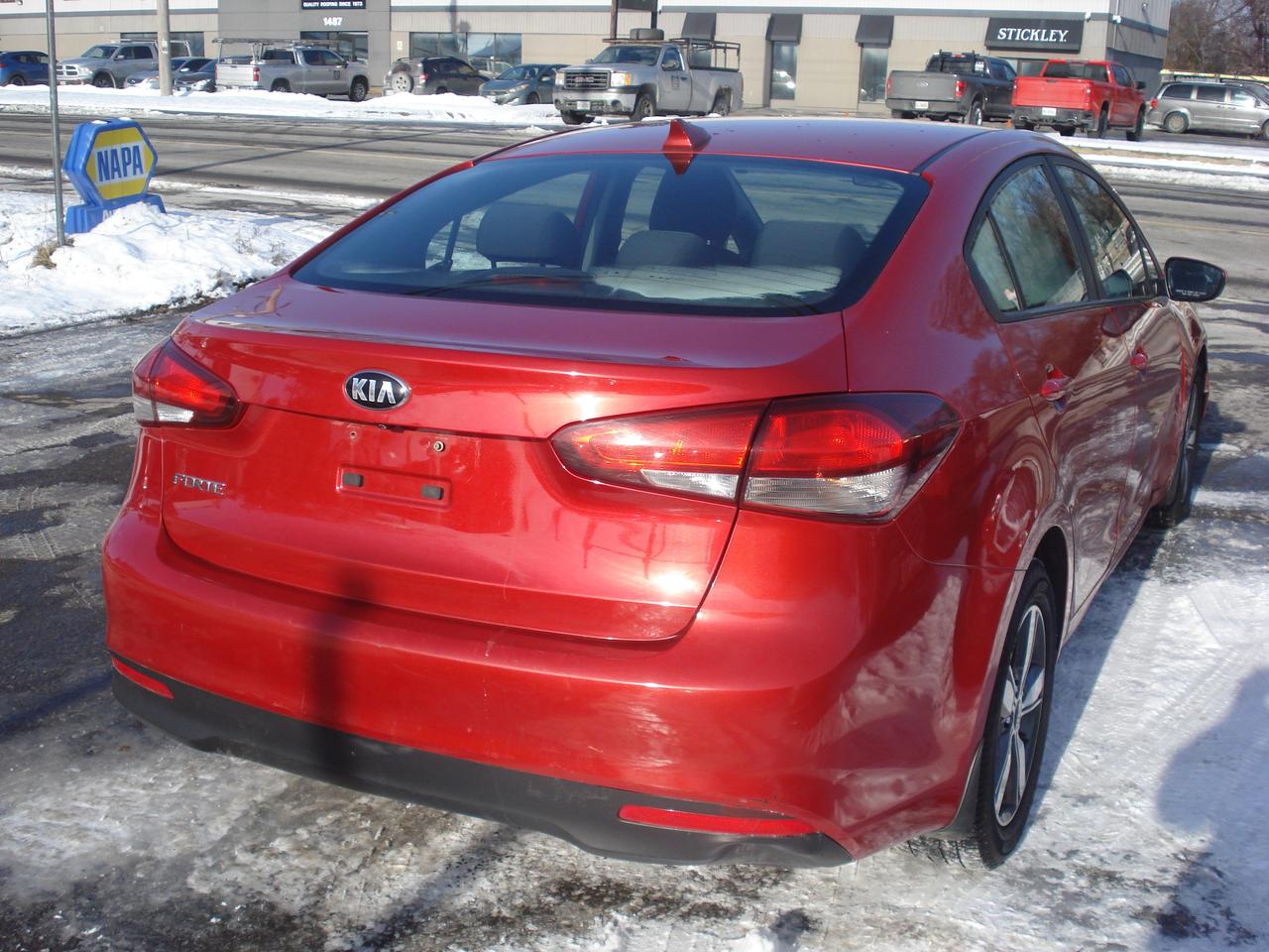 2018 Kia Forte LX AUTO Photo4