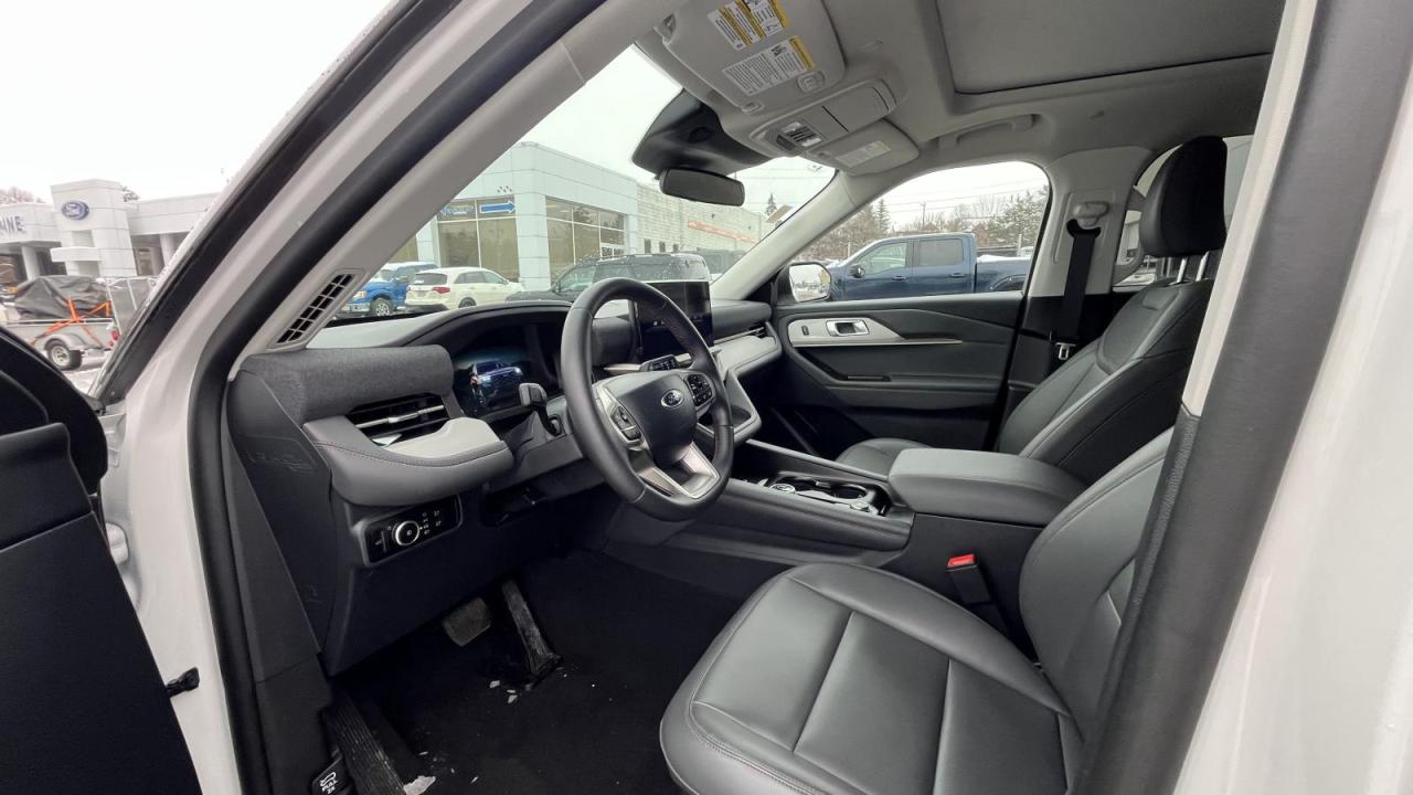 2025 Ford Explorer Active Photo