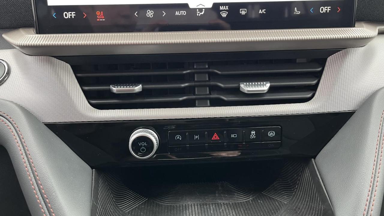 2025 Ford Explorer Active Photo