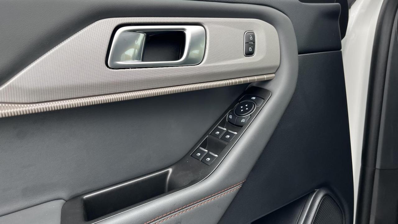 2025 Ford Explorer Active Photo