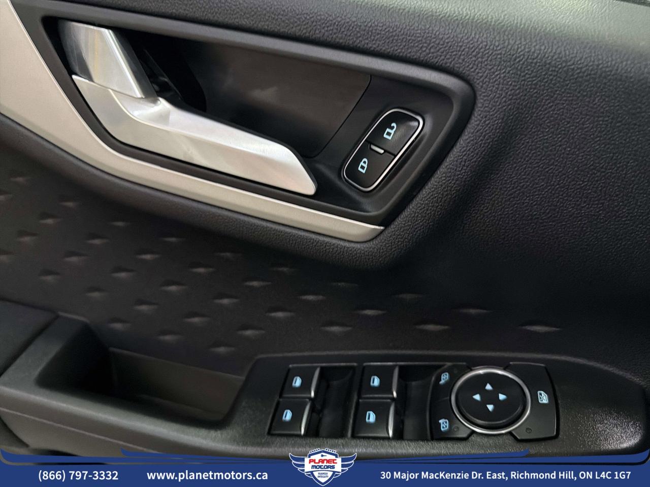 2020 Ford Escape SE Photo