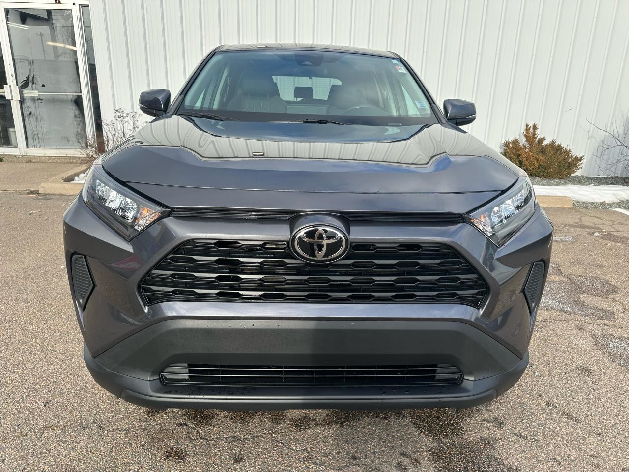 2022 Toyota RAV4 LE AWD Photo1