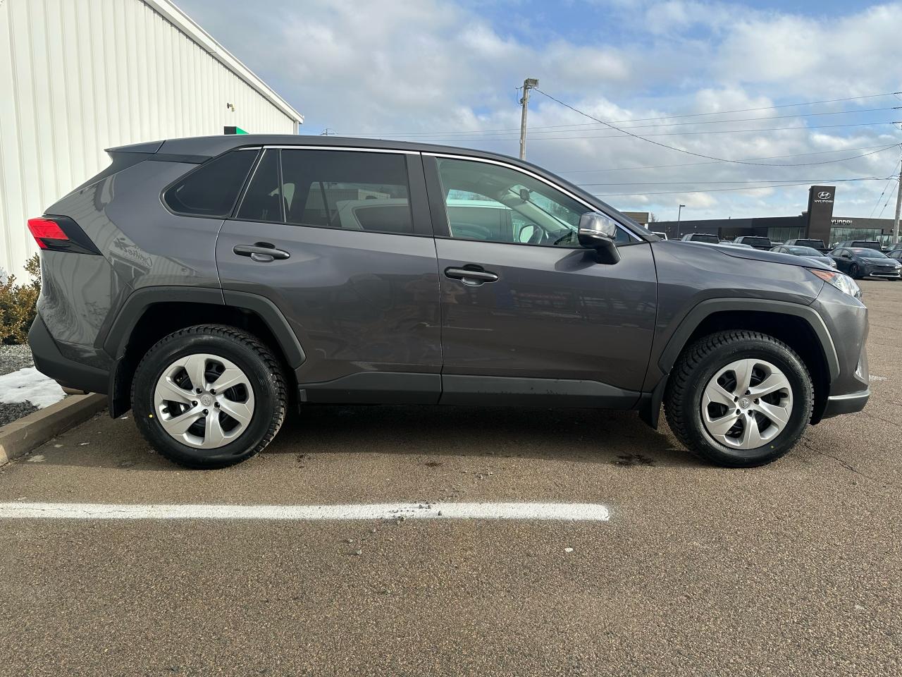 2022 Toyota RAV4 LE AWD Photo3