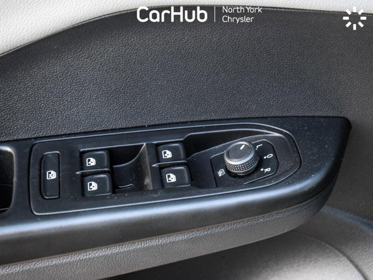 2022 Volkswagen Taos Highline 4MOTION Panoroof Heated Seats Apple CarPlay Android Auto Photo