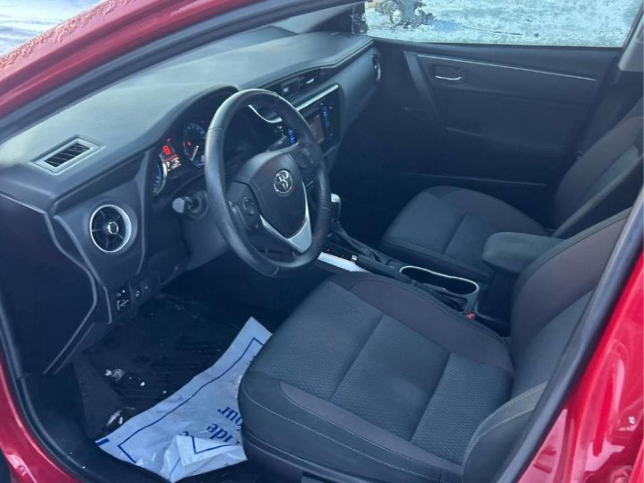 2018 Toyota Corolla LE | Sunroof | Heated Seats | Alloy Wheels | Rear Camera | Bluetooth | and More ! Photo