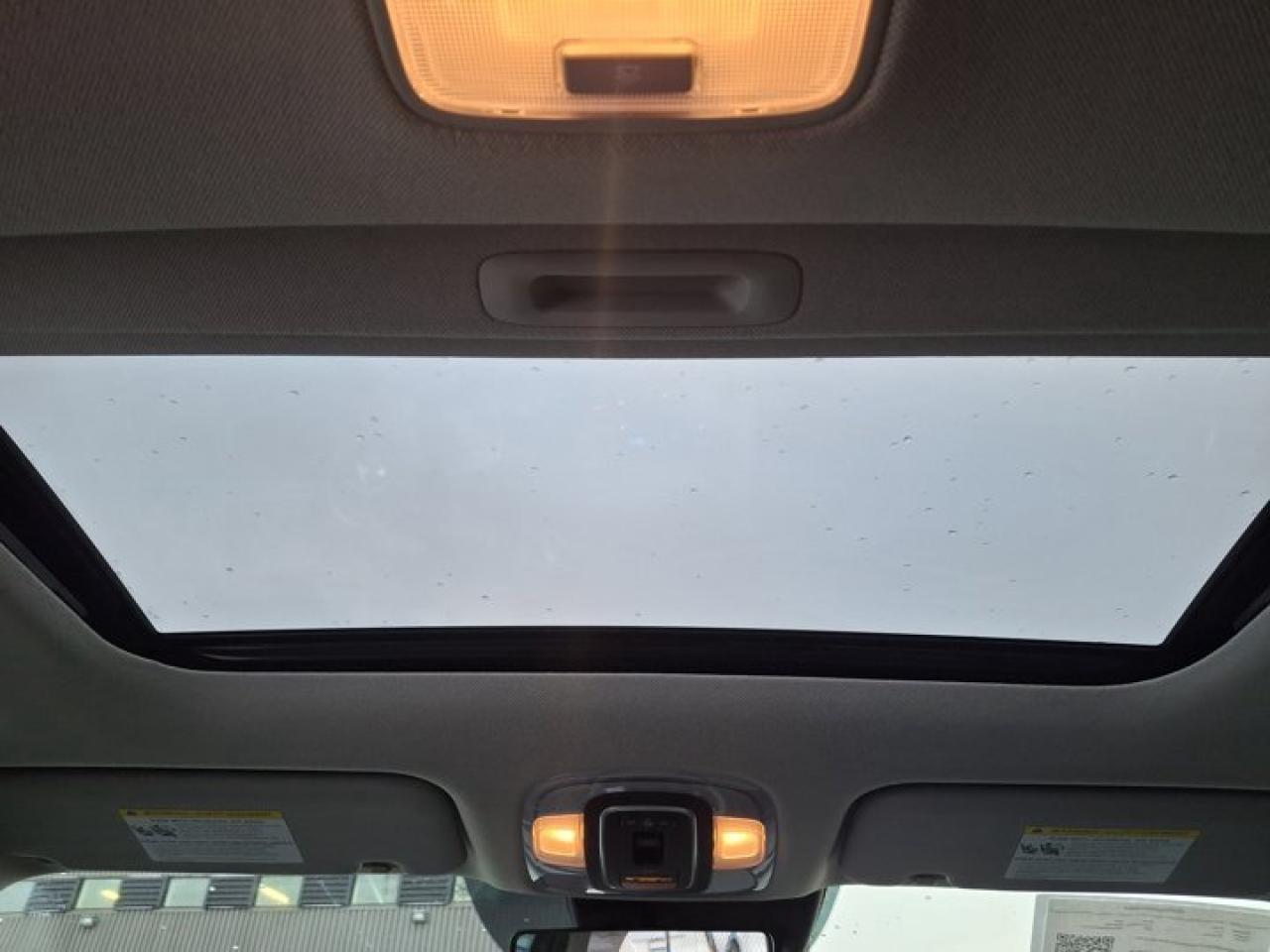 2022 Hyundai Elantra Ultimate | Leather | Sunroof | Heated Wheel + Seats | Rear Camera | CarPlay + Android | and More ! Photo