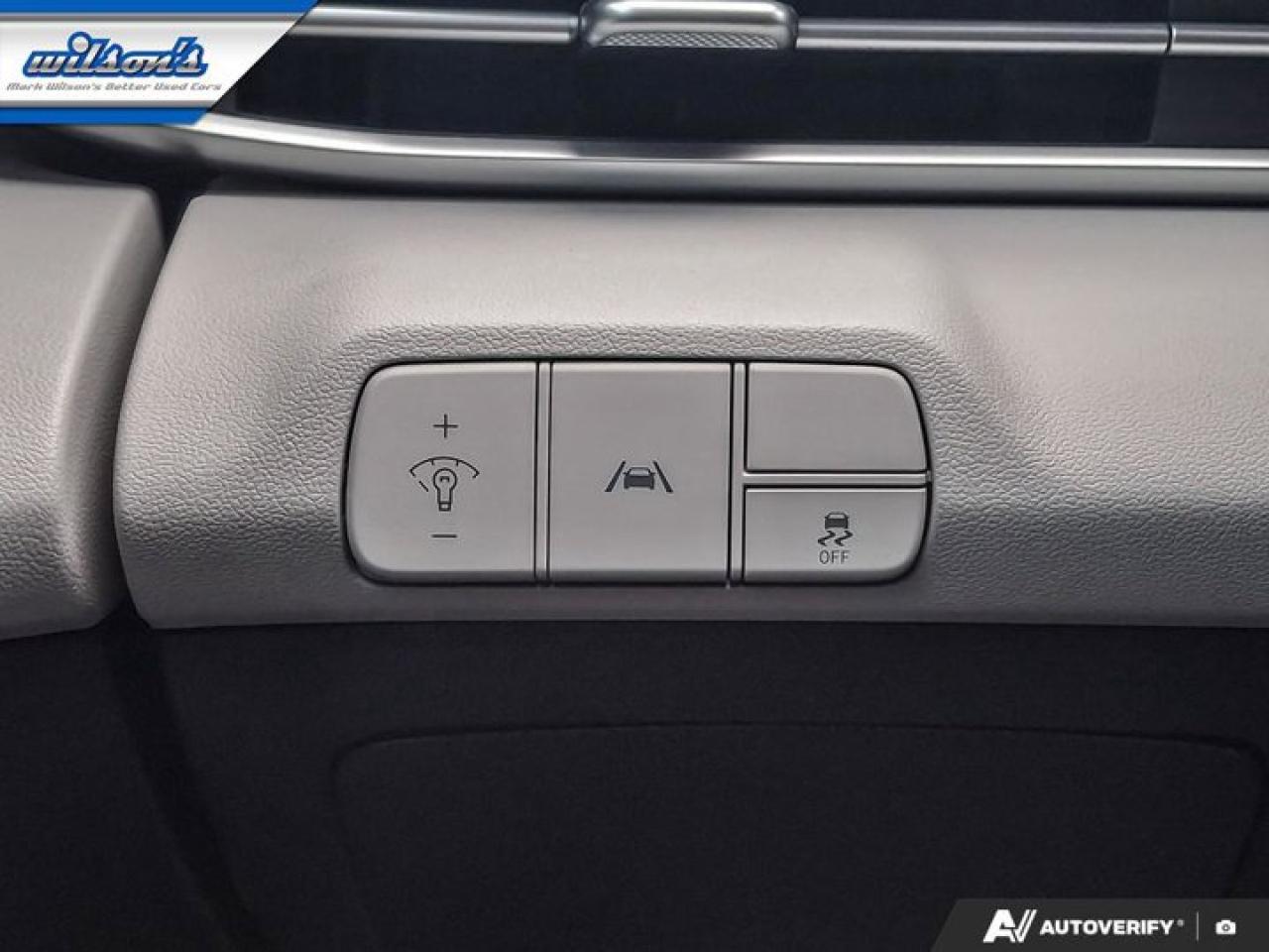 2022 Hyundai Elantra Ultimate | Leather | Sunroof | Heated Wheel + Seats | Rear Camera | CarPlay + Android | and More ! Photo