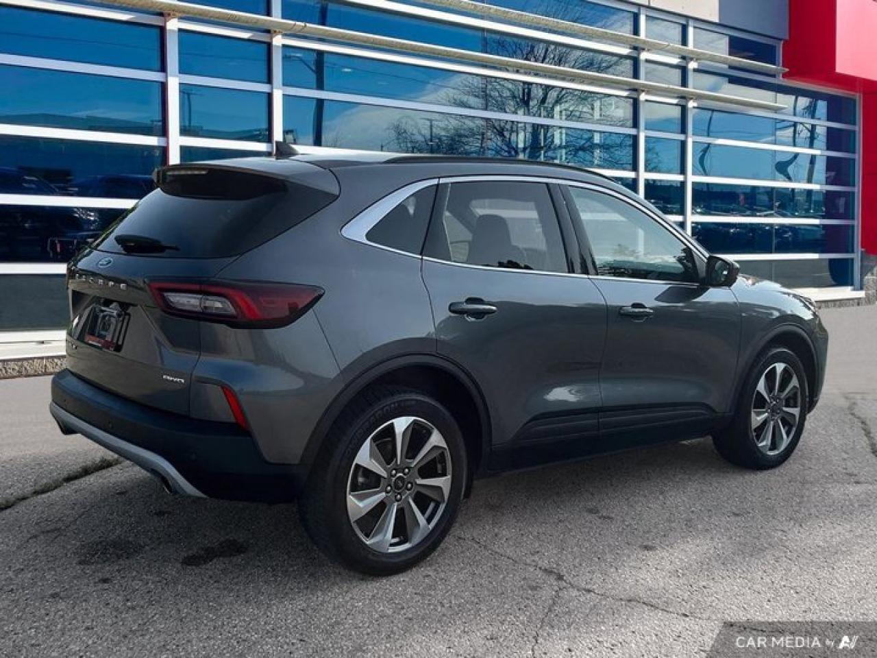 2023 Ford Escape Platinum AWD | Nav | Leather | Apple Carplay | Remote Start | 360 Cam | Heated Seats | and More ! Photo