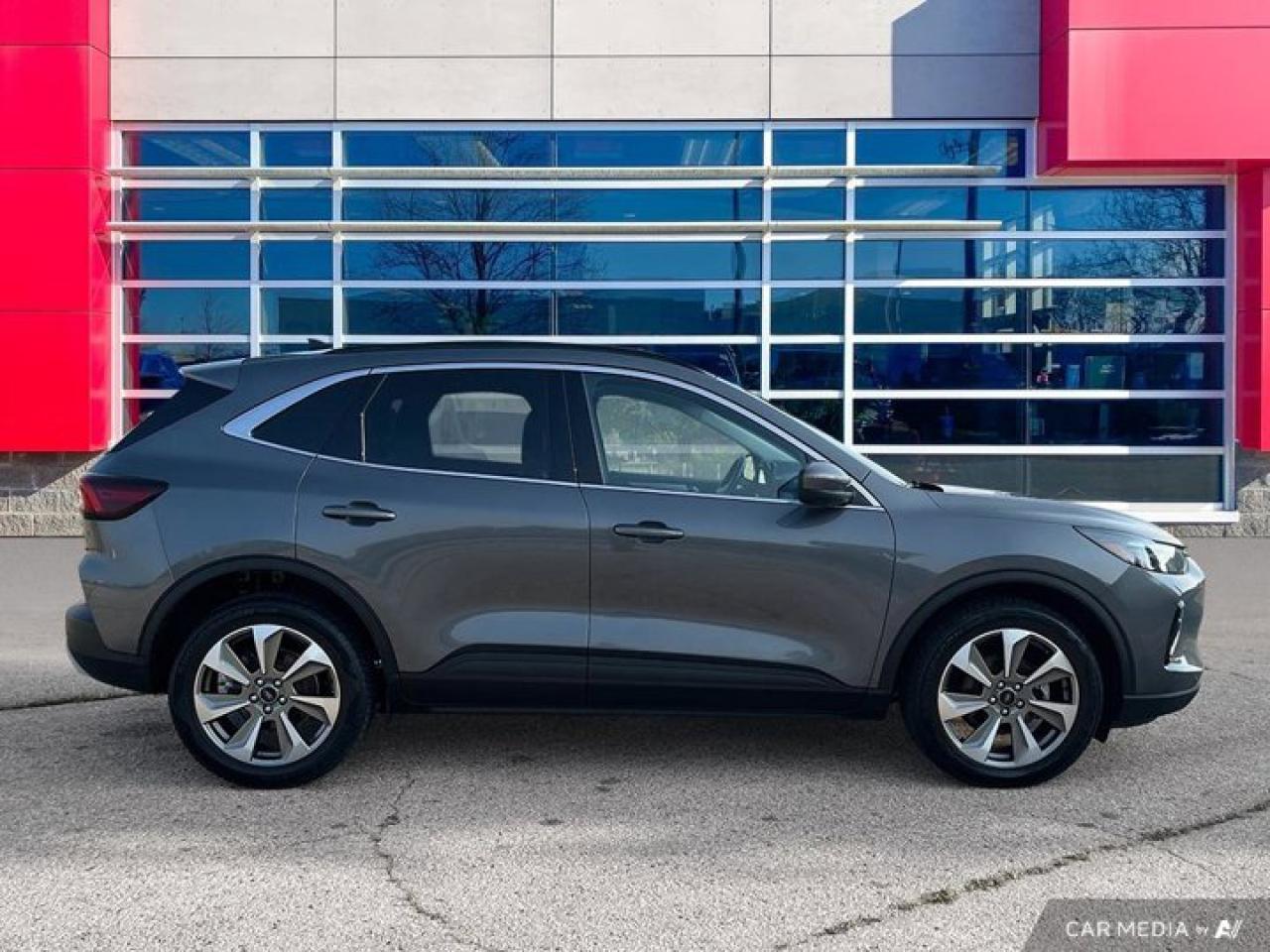 2023 Ford Escape Platinum AWD | Nav | Leather | Apple Carplay | Remote Start | 360 Cam | Heated Seats | and More ! Photo