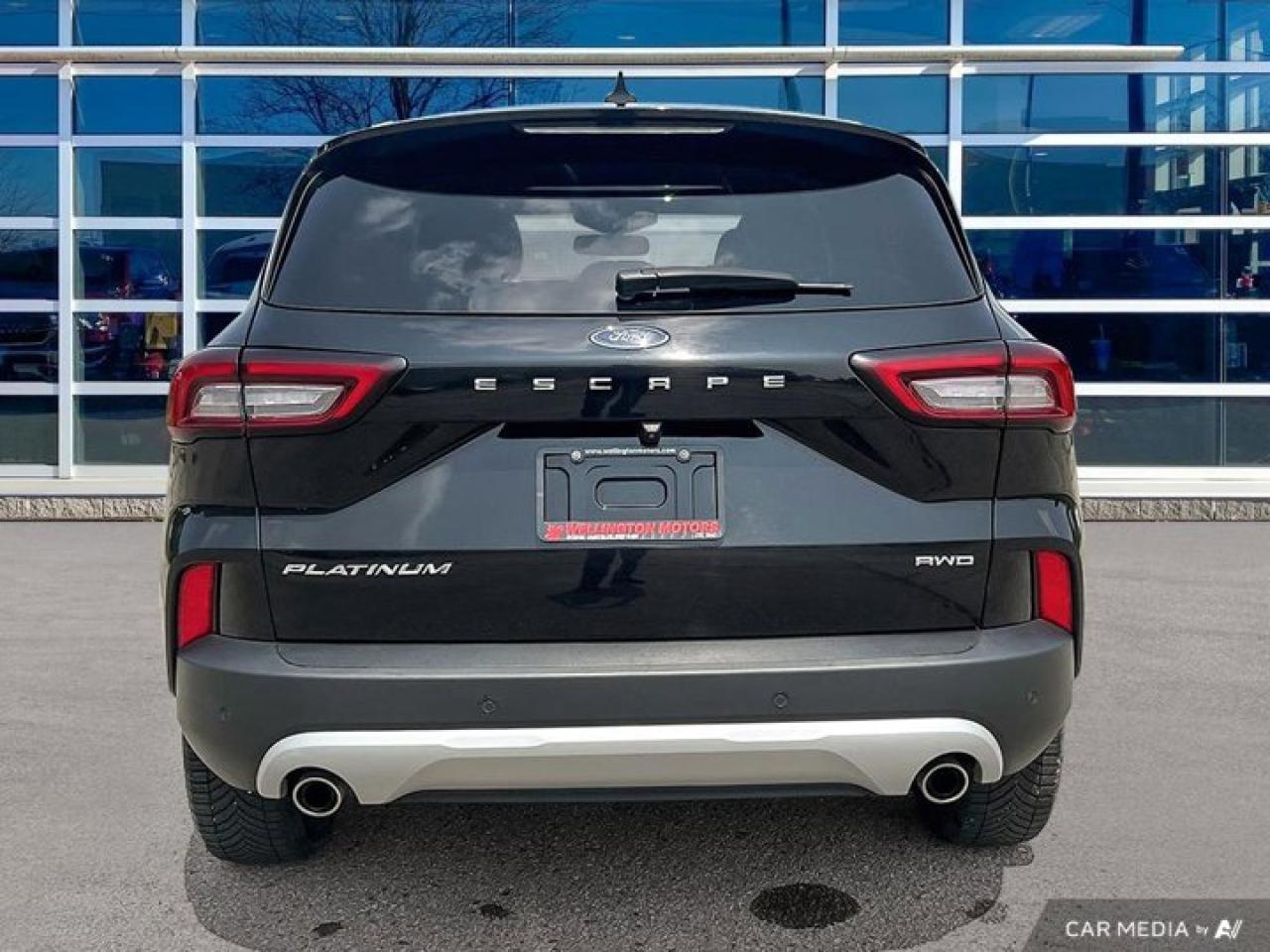2023 Ford Escape Platinum AWD | Leather | Heated Seats | Nav | 360 Cam | Apple Carplay | Safety Tech | and More ! Photo