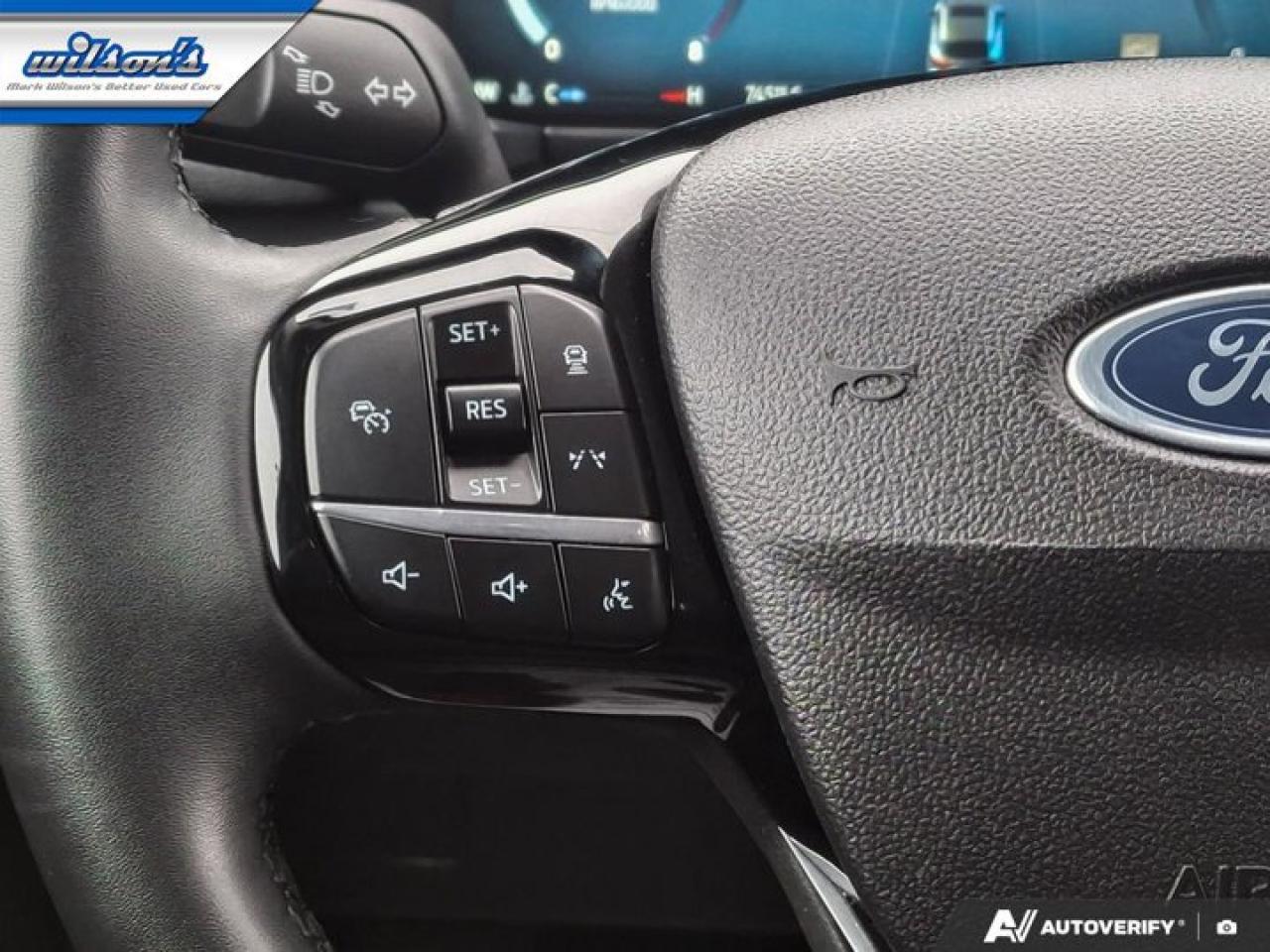 2023 Ford Escape Platinum AWD | Leather | Heated Seats | Nav | 360 Cam | Apple Carplay | Safety Tech | and More ! Photo