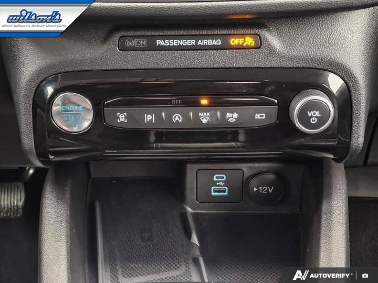 2023 Ford Escape Platinum AWD | Leather | Heated Seats | Nav | 360 Cam | Apple Carplay | Safety Tech | and More ! Photo