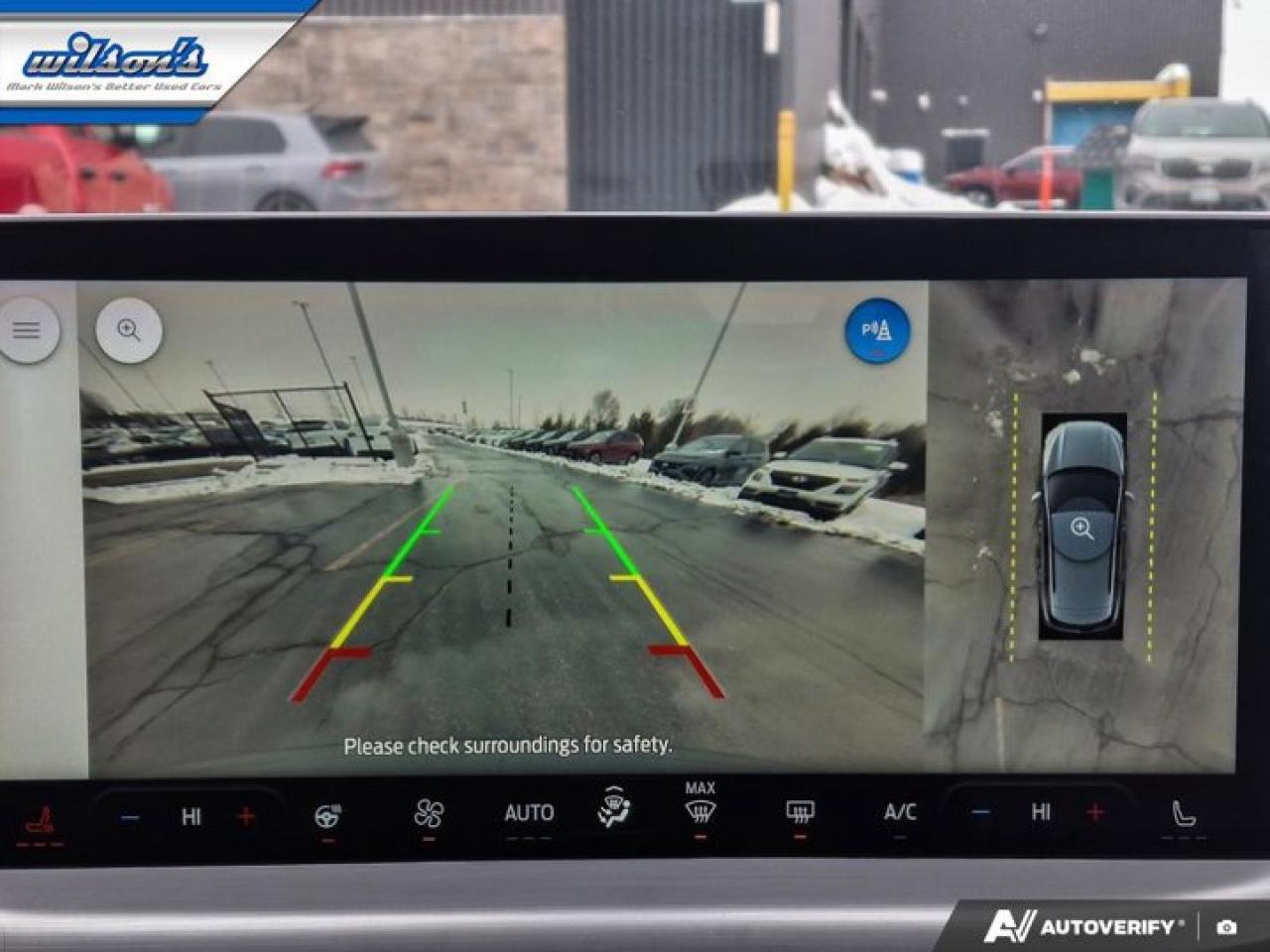 2023 Ford Escape Platinum AWD | Leather | Heated Seats | Nav | 360 Cam | Apple Carplay | Safety Tech | and More ! Photo