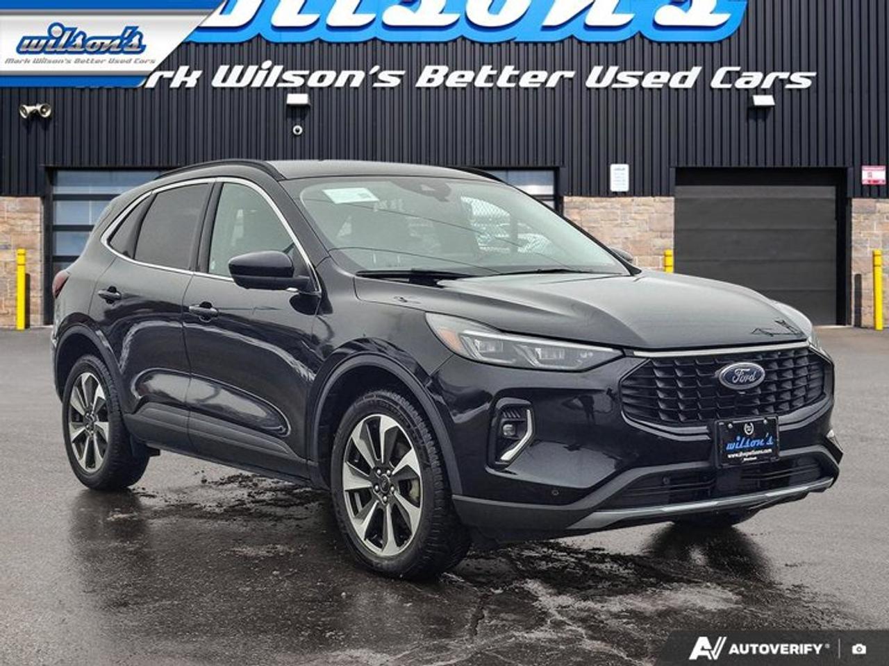 2023 Ford Escape Platinum AWD | Leather | Heated Seats | Nav | 360 Cam | Apple Carplay | Safety Tech | and More ! Photo