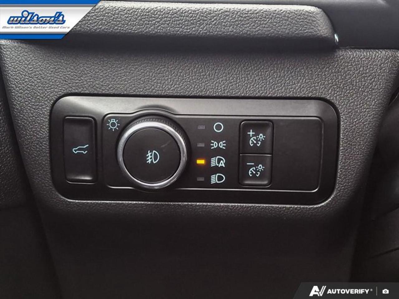 2023 Ford Escape Platinum AWD | Leather | Heated Seats | Nav | 360 Cam | Apple Carplay | Safety Tech | and More ! Photo