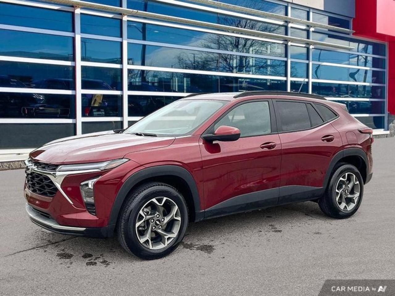 2024 Chevrolet Trax LT | Apple Carplay | Moonroof | Safety Tech | Efficient | Heated Seats + Steering | and More ! Photo