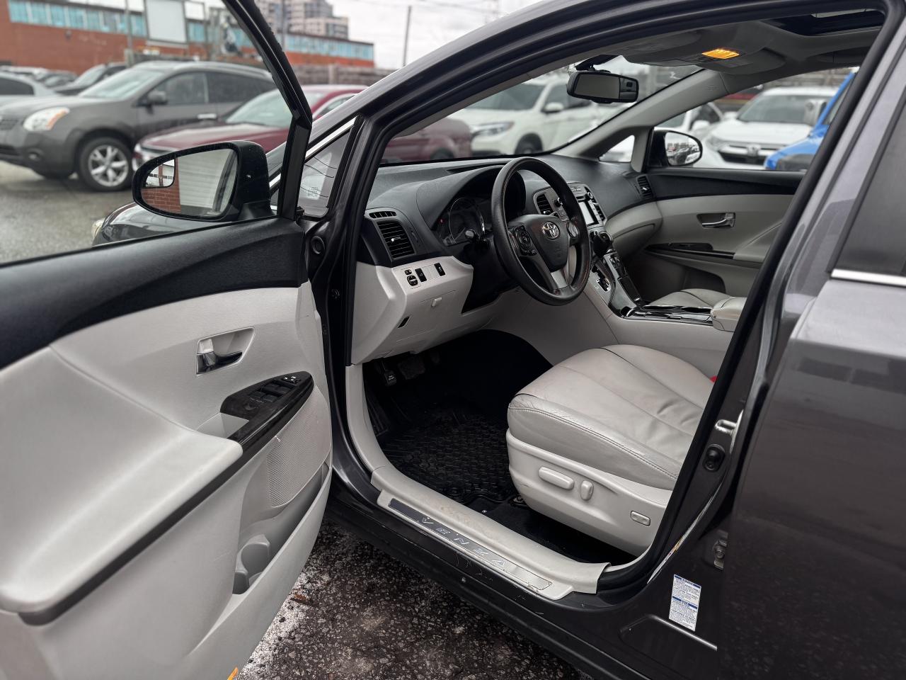 2016 Toyota Venza XLE AWD Photo