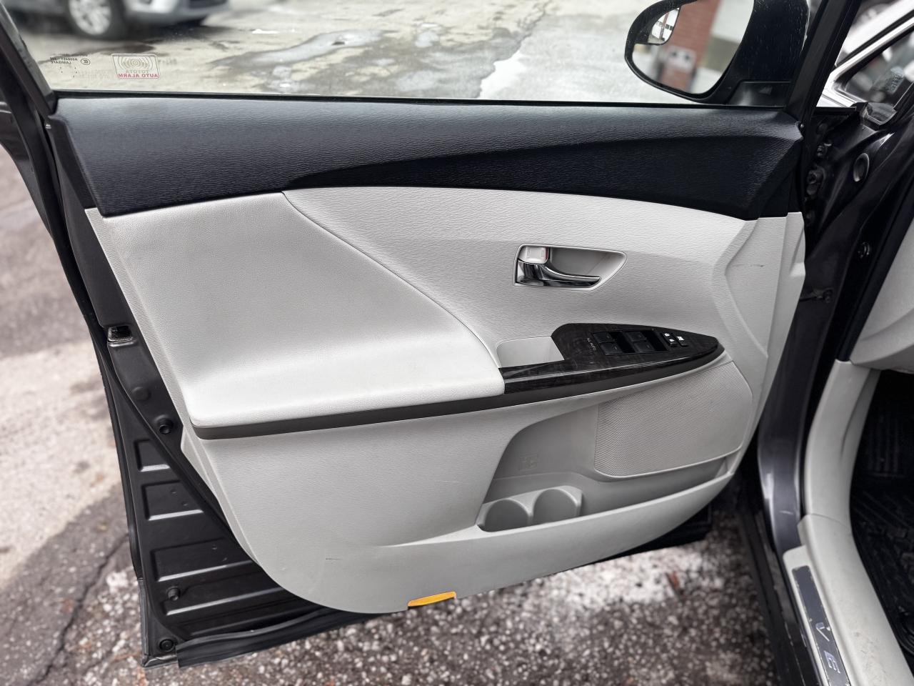 2016 Toyota Venza XLE AWD Photo