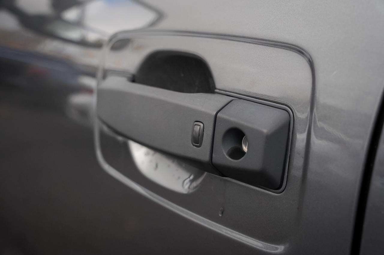 2018 Nissan Titan PRO-4X  $14000 BUILT IN. Photo