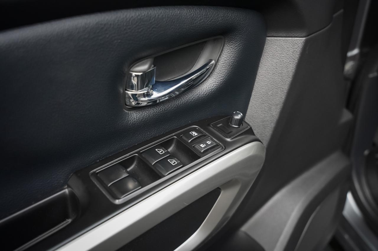 2018 Nissan Titan PRO-4X  $14000 BUILT IN. Photo