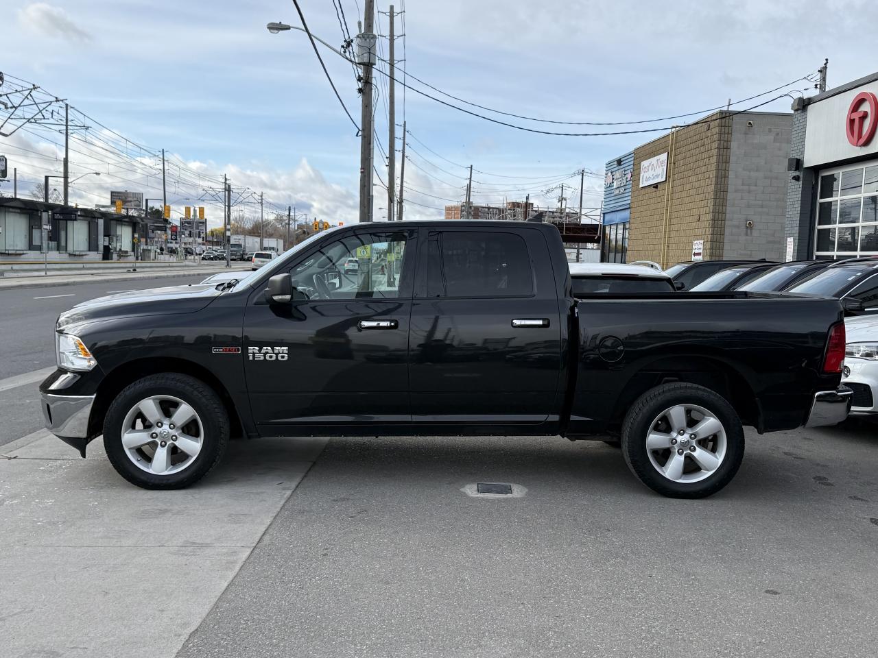 2018 RAM 1500 SLT | UPGRADED LEATHER | BACK UP CAMERA Photo