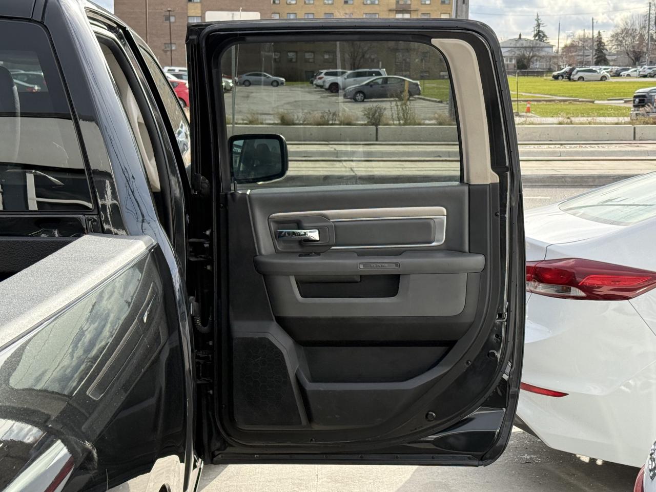 2018 RAM 1500 SLT | UPGRADED LEATHER | BACK UP CAMERA Photo