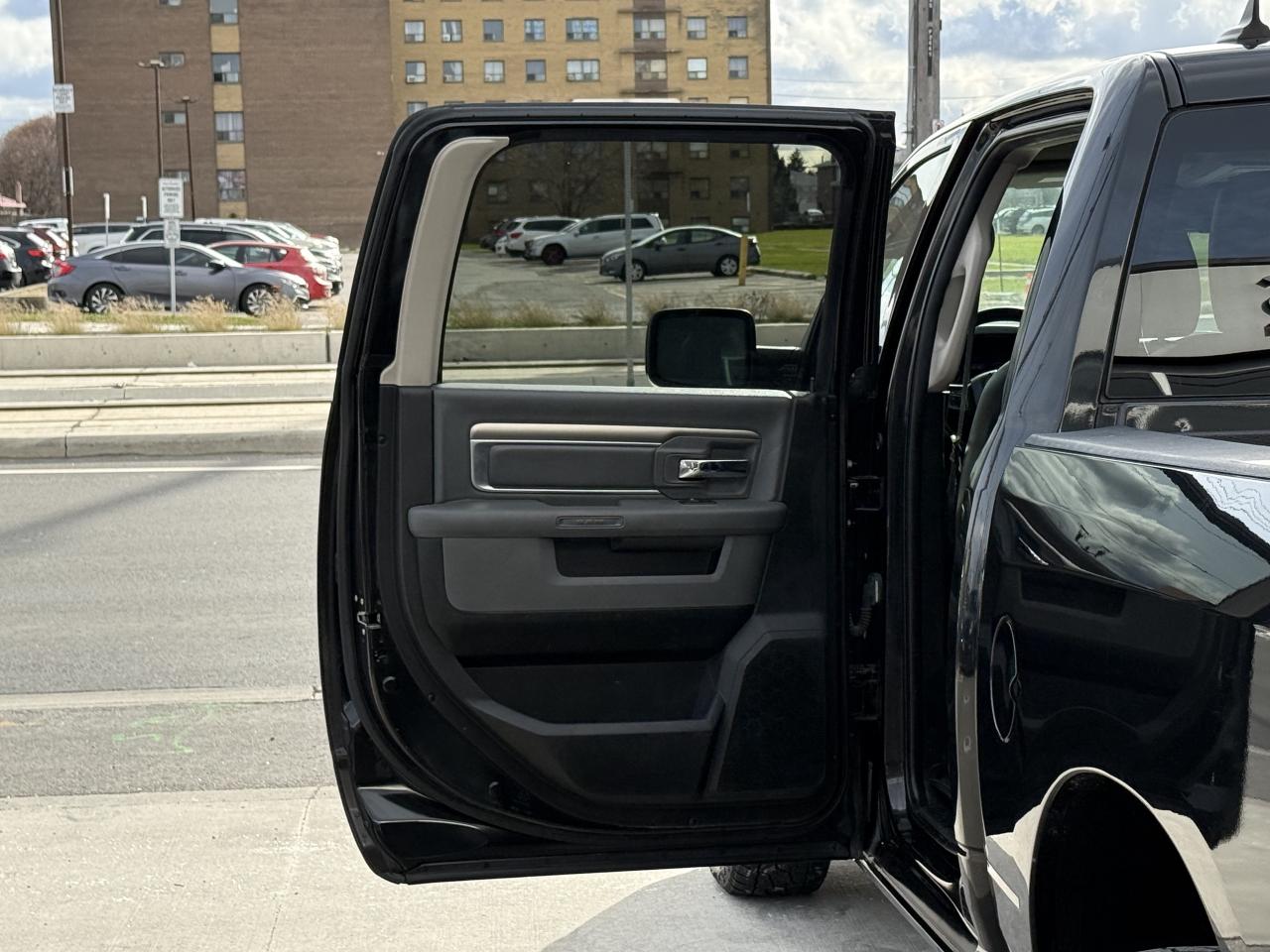 2018 RAM 1500 SLT | UPGRADED LEATHER | BACK UP CAMERA Photo