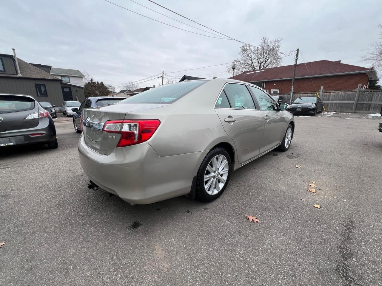 2014 Toyota Camry XLE Photo4