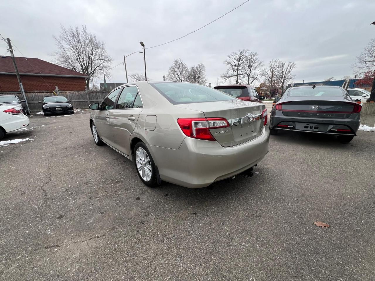 2014 Toyota Camry XLE Photo2