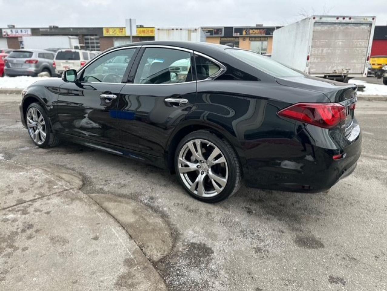 2019 Infiniti Q70 S AWD Photo3