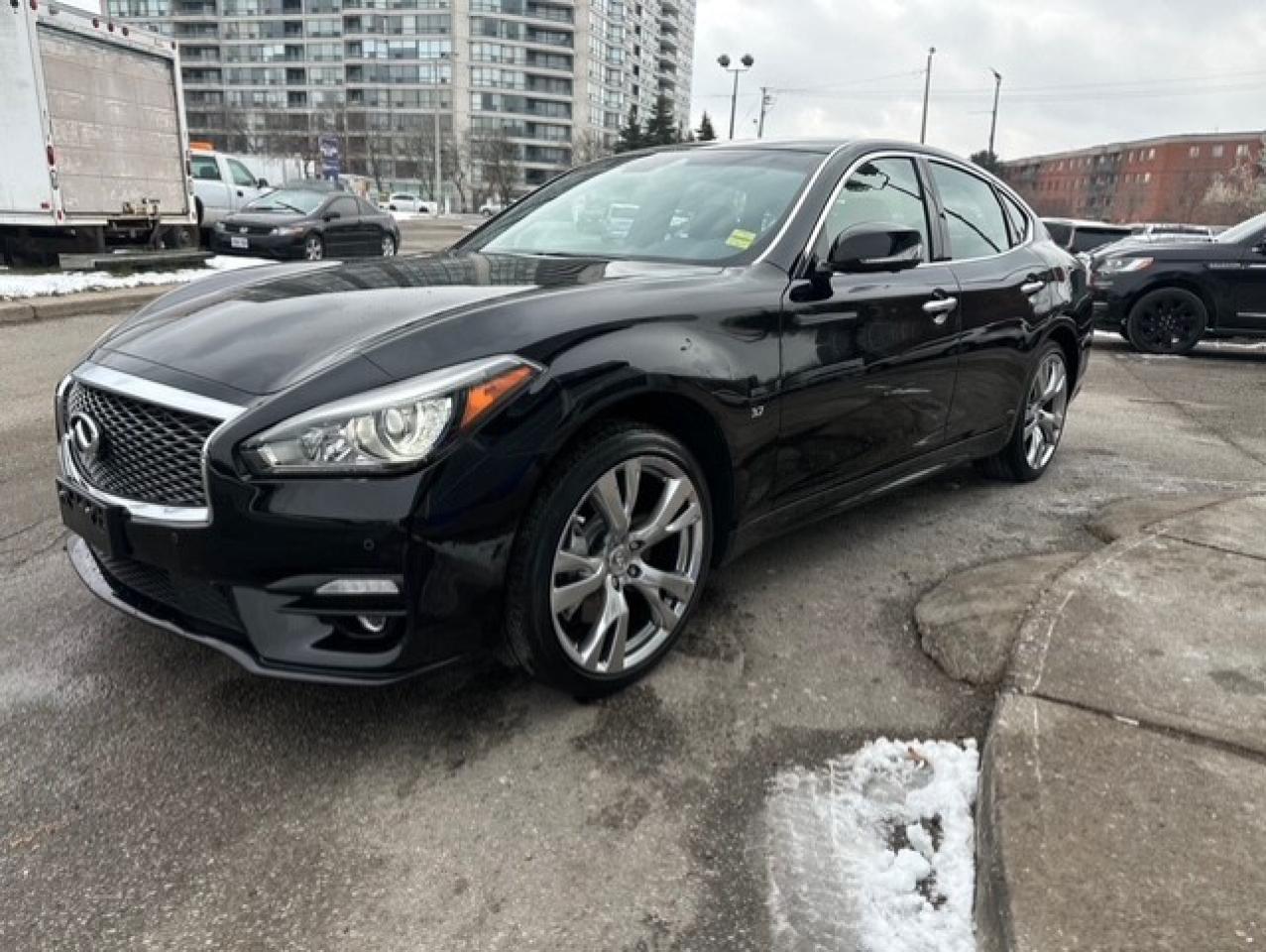 2019 Infiniti Q70 S AWD Photo2