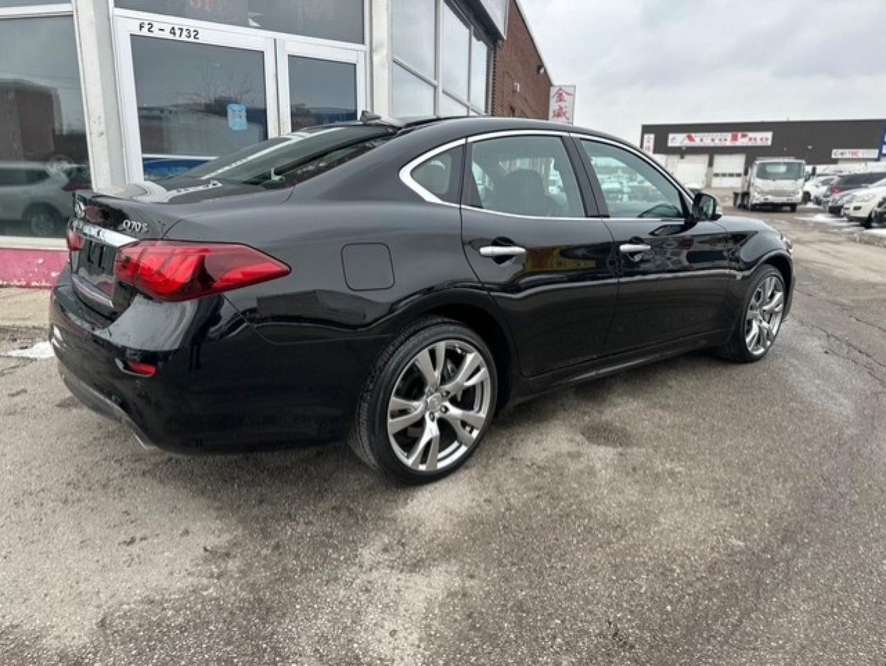 2019 Infiniti Q70 S AWD Photo