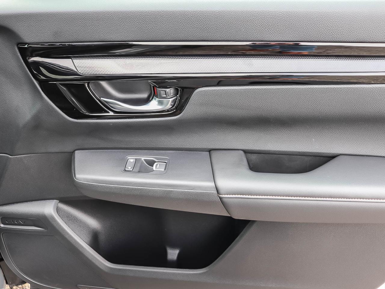 2025 Honda CR-V Touring Photo