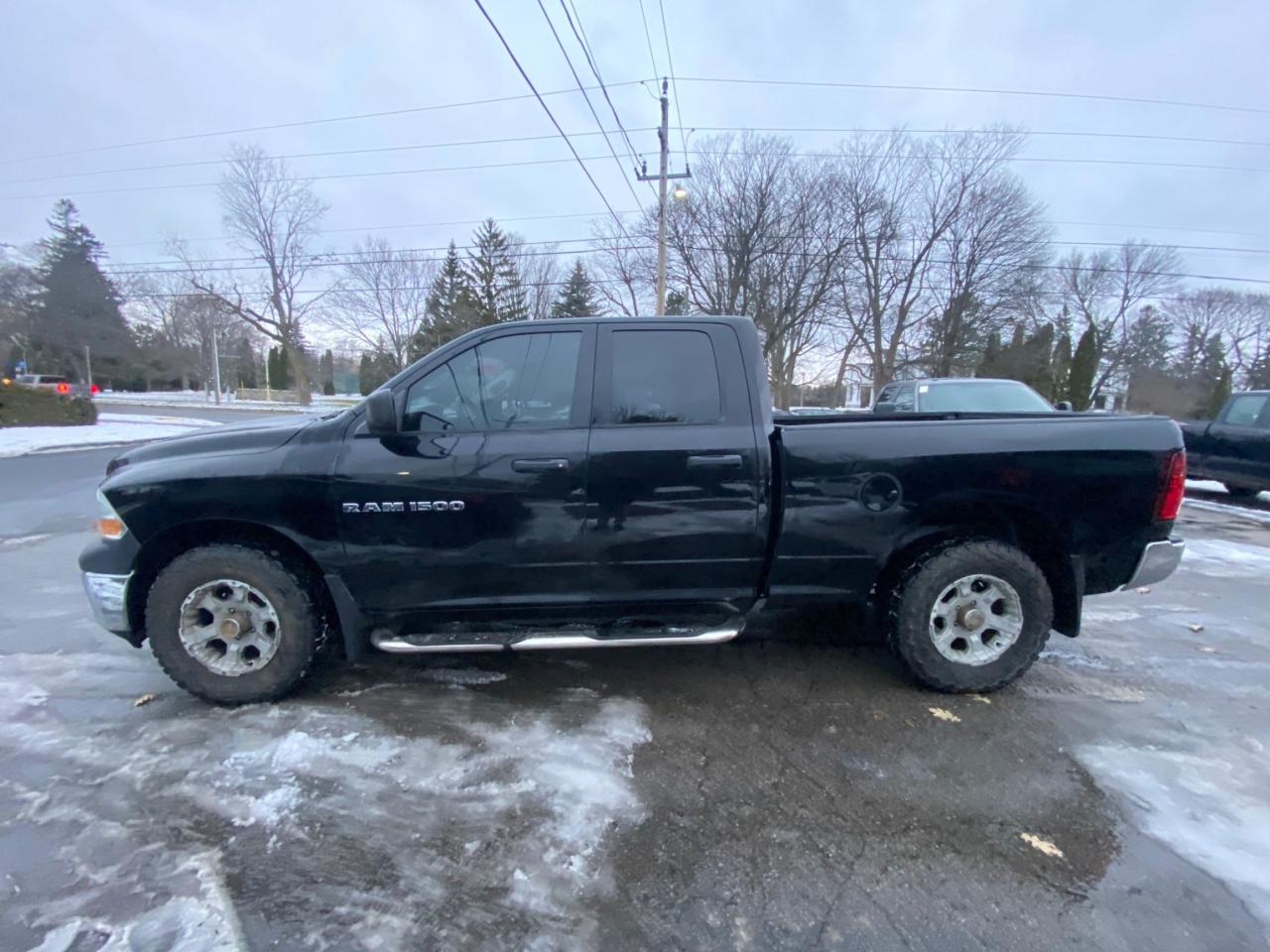 2012 RAM 1500 4WD QUAD CAB 140.5" ST Photo3