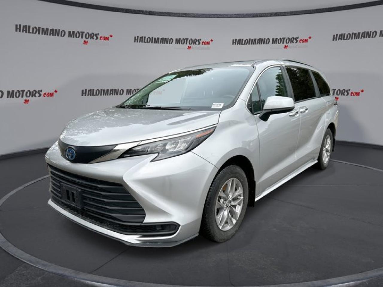 2025 Toyota Sienna XLE | Sunroof | Heated Seats | Leather Seats Photo0